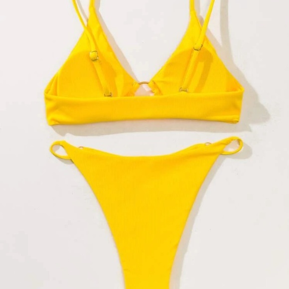 Bikini - Picture 2 of 6